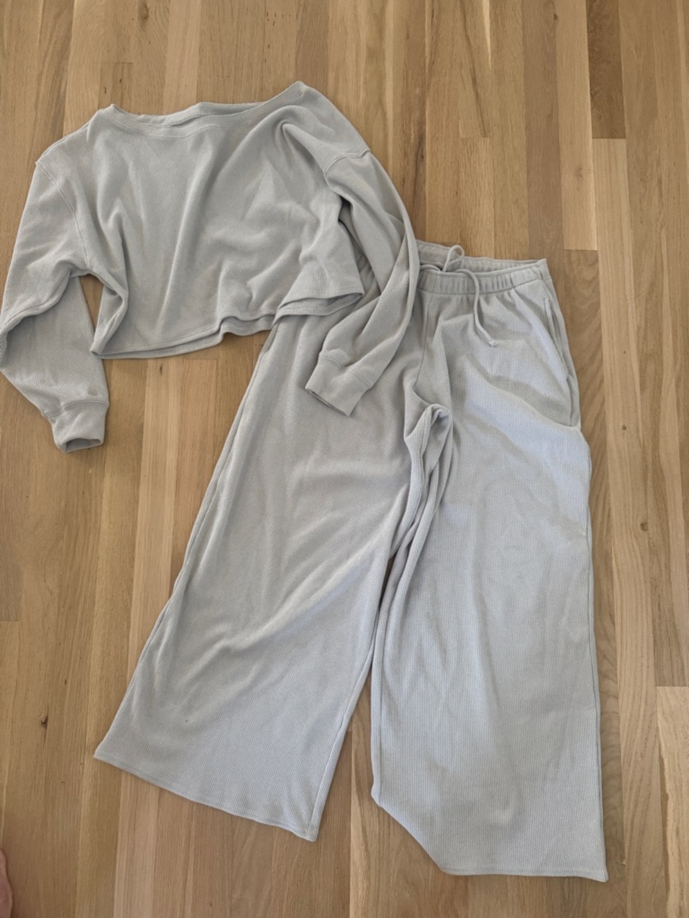 Gilly Hicks Light Gray Waffle Knit Lounge Set - Cropped Top & Wide Leg Pants